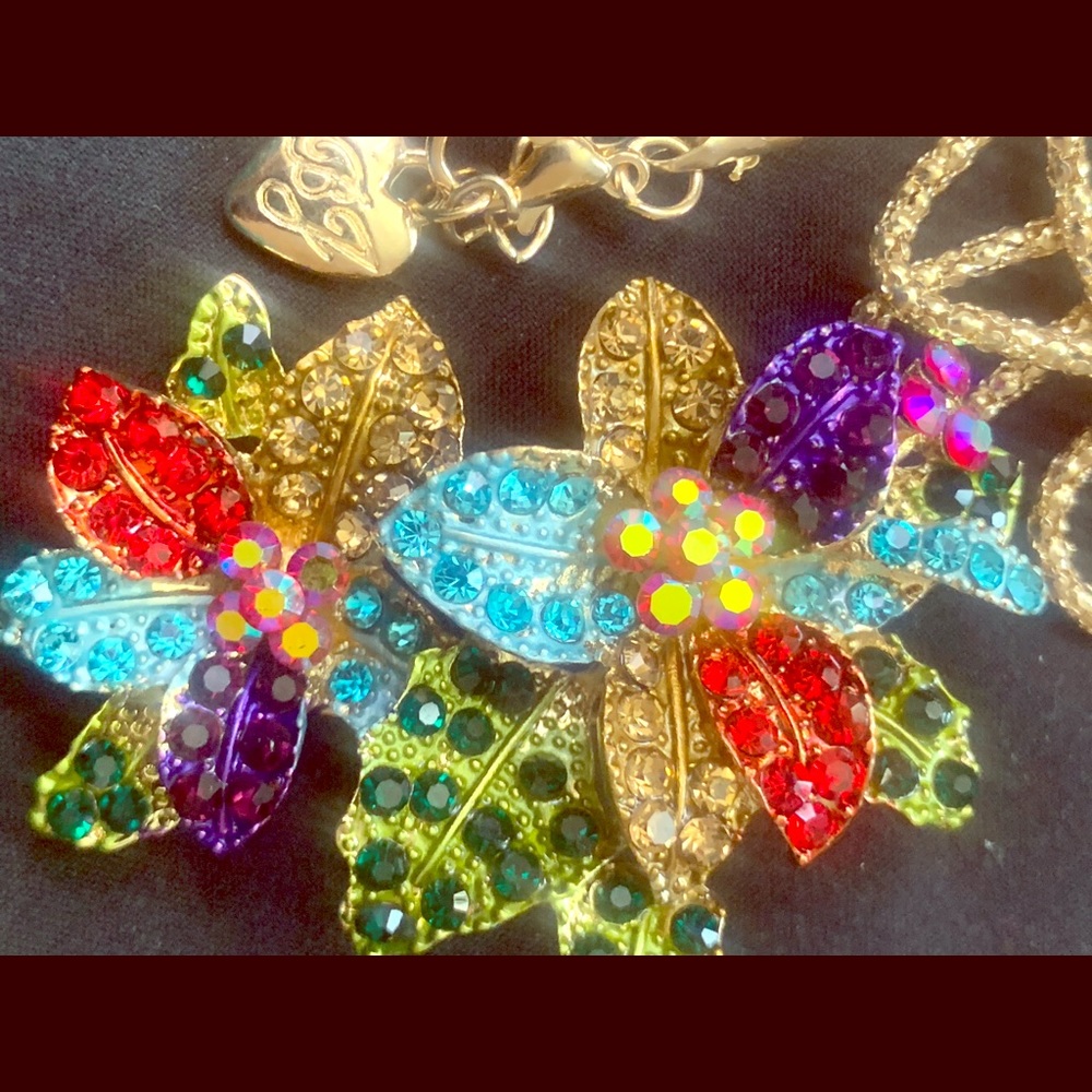 Betsy Johnson crystal flower 🌸 pendant brooch